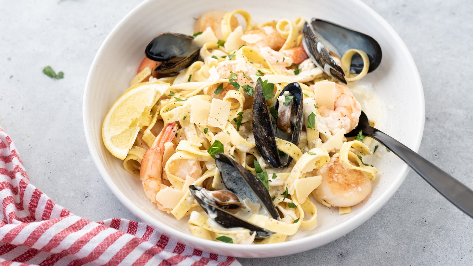 Creamy Lemon Seafood Pasta